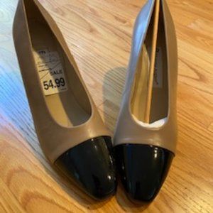 ETIENNE AIGNER Marietta Women's 2-Tone Leather Heel Slip-on Pumps US 9 Medium